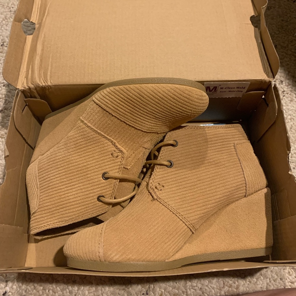 TOMS wedge ankle booties brown sugar suede corduroy color size 6. Never worn